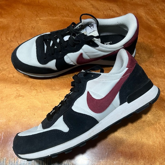 Nike Internationalist Retro Running Training Shoes 6.5 Black White Burgundy - Picture 1 of 11